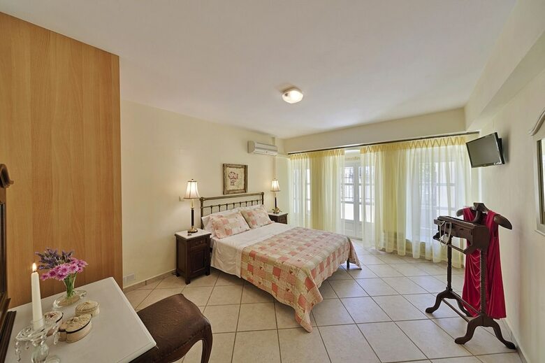 Aparthotel Antouanetta Apartments