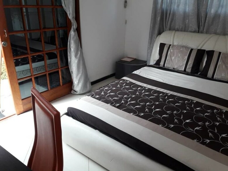 Hotel Amogelang Guest House