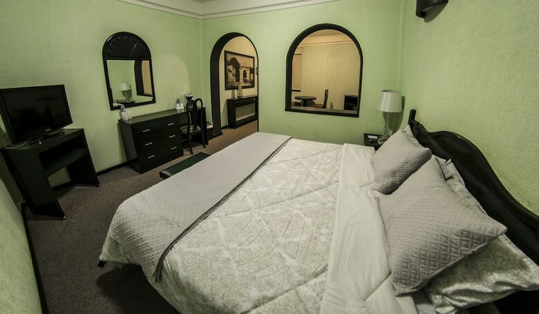 Hotel Leon