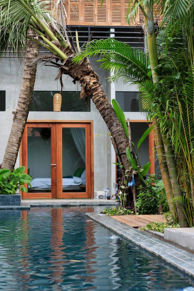 Sarina Hotel & Villa