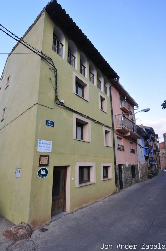 Bed & Breakfast Casa Rural La Hermeda�a