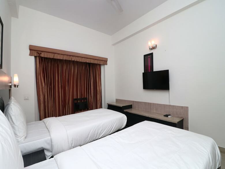 Hotel Oyo 20016 Silverkey Huda City Centre