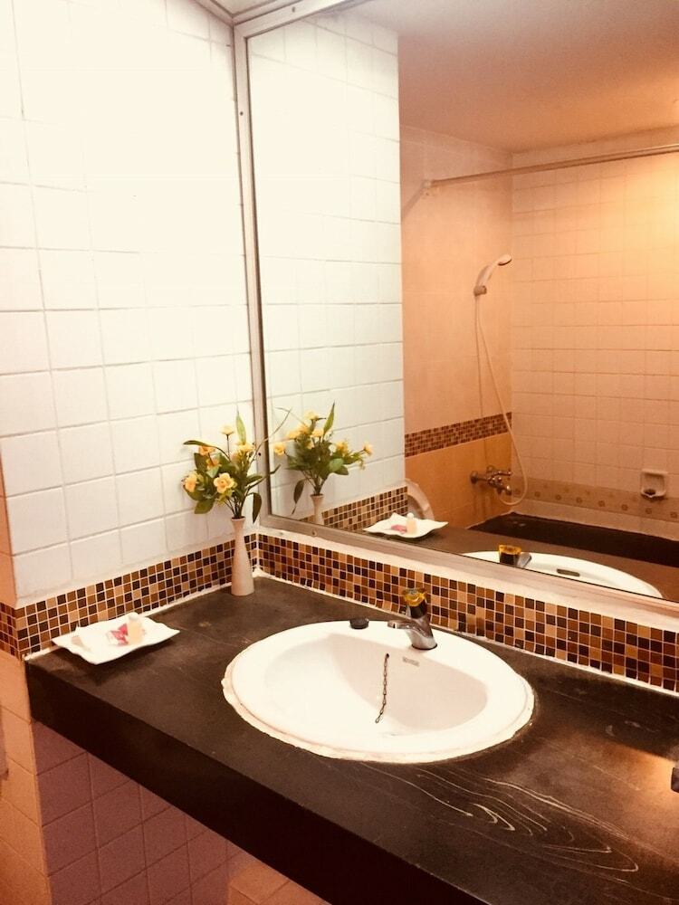 Grand Thara Hotel