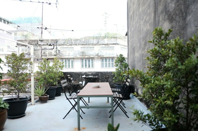 Hostal Live Local