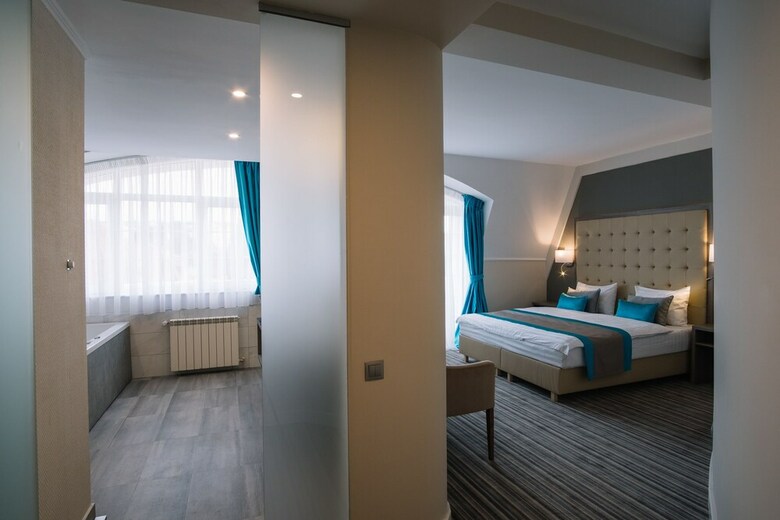 Norm Hill Hotel