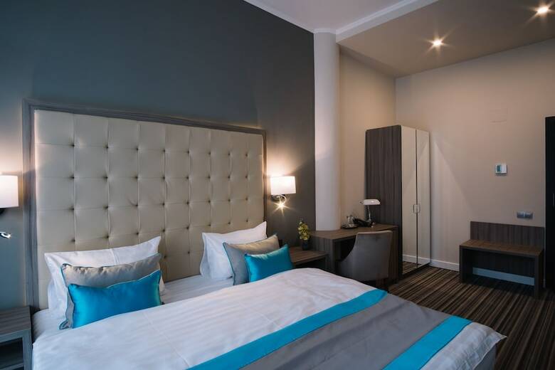 Norm Hill Hotel