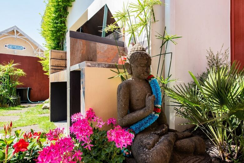Hotel Villa Zenith Hostel - Surfhouse & Annexe