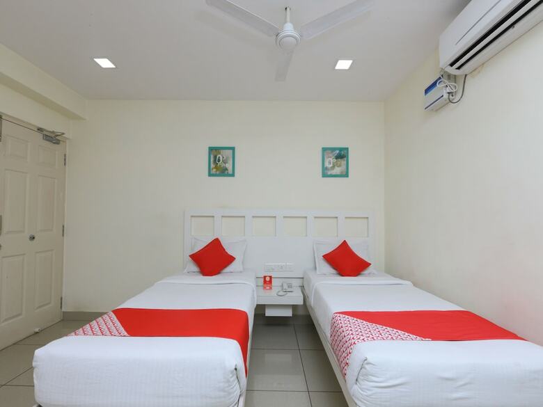 Hotel Oyo 15132 Colors