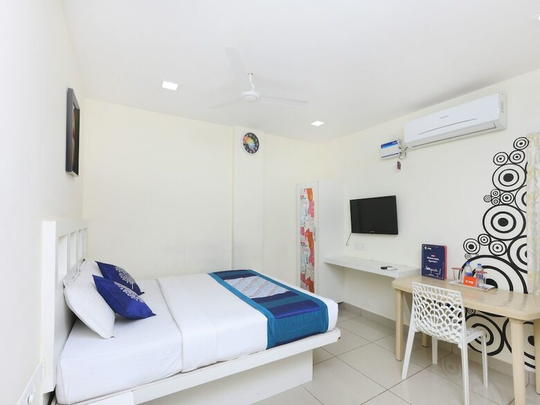 Hotel Oyo 15132 Colors