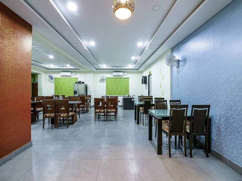Oyo 15928 Hotel Midtown