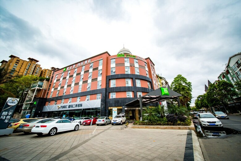 Ibis Styles Chengdu American Center Hotel