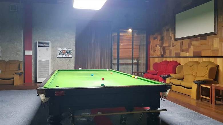 One Four Seven Hotel & Snooker Bar