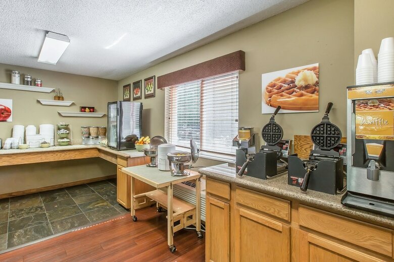 Hotel Quality Inn & Suites