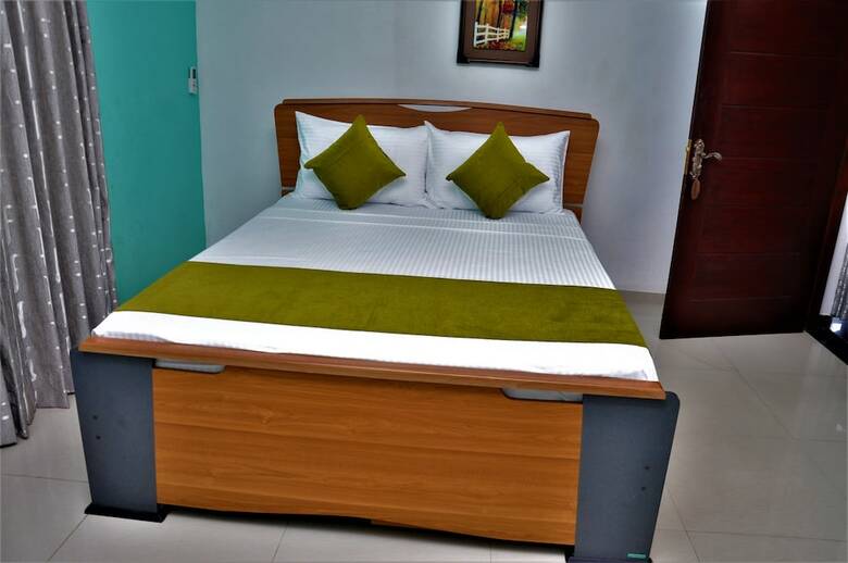 Hotel Chrish Residence Negombo