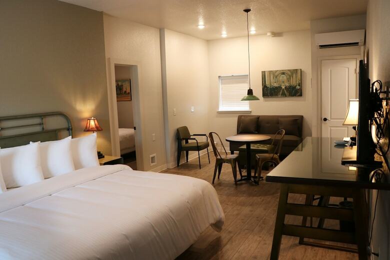 Motel Best  Court