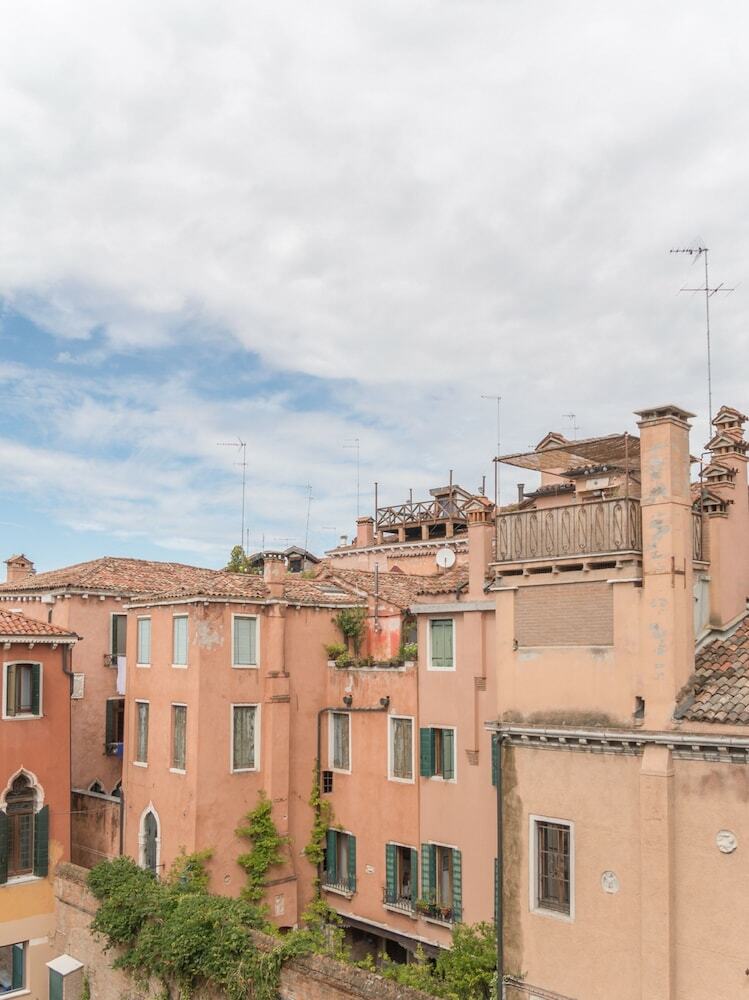 Riva Palace Apartments