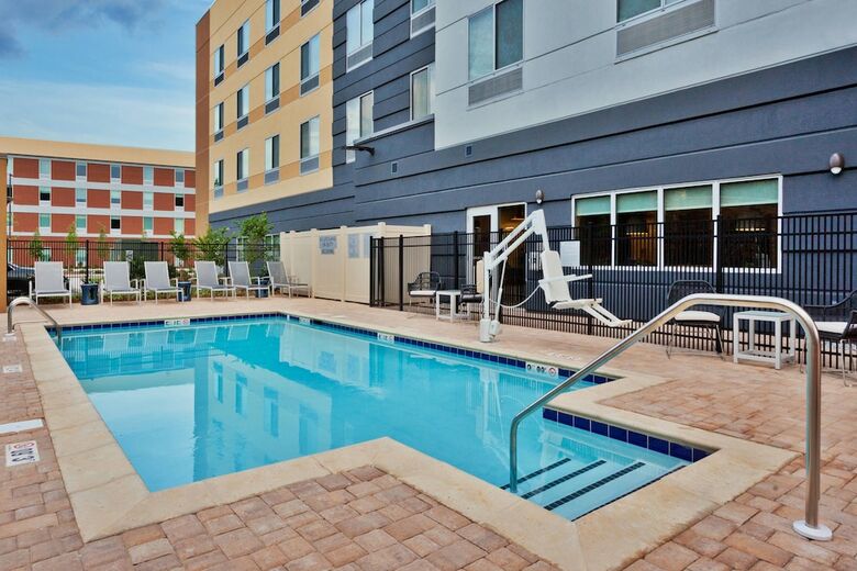 Hotel Fairfield Inn & Suites By Marriott Birmingham Colonnade