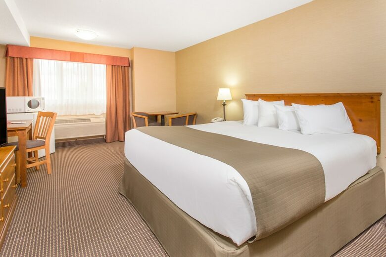 Hotel Canmore Inn & Suites