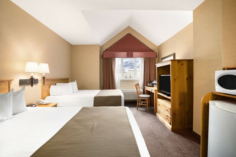 Hotel Canmore Inn & Suites