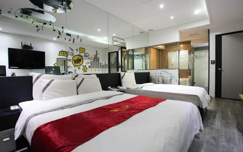 Max Hotel