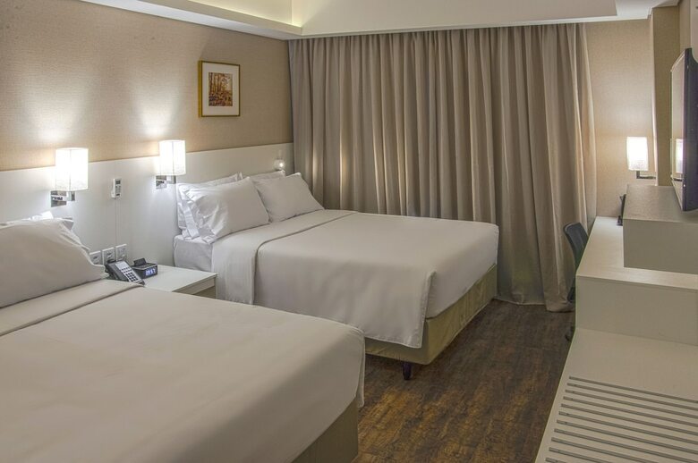 Bed & Breakfast Holiday Inn Express Farroupilha
