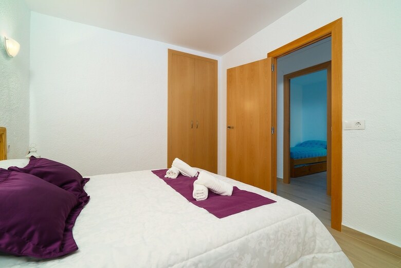 Apartamentos Granaset - Near La Granadella Beach