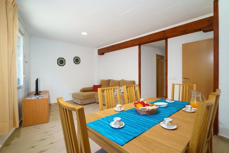 Apartamentos Granaset - Near La Granadella Beach