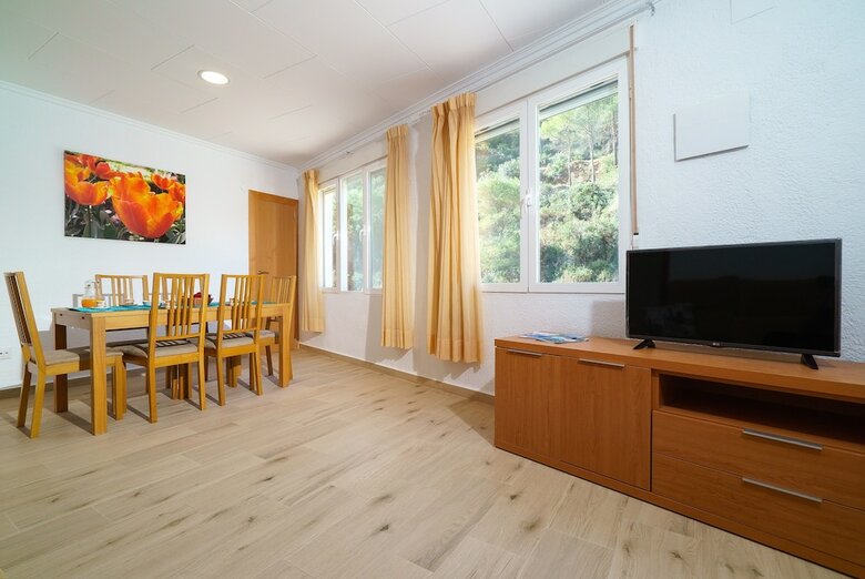 Apartamentos Granaset - Near La Granadella Beach