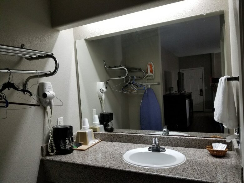 Hotel Executive Inn & Suites
