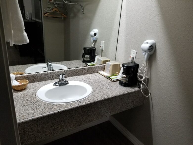 Hotel Executive Inn & Suites