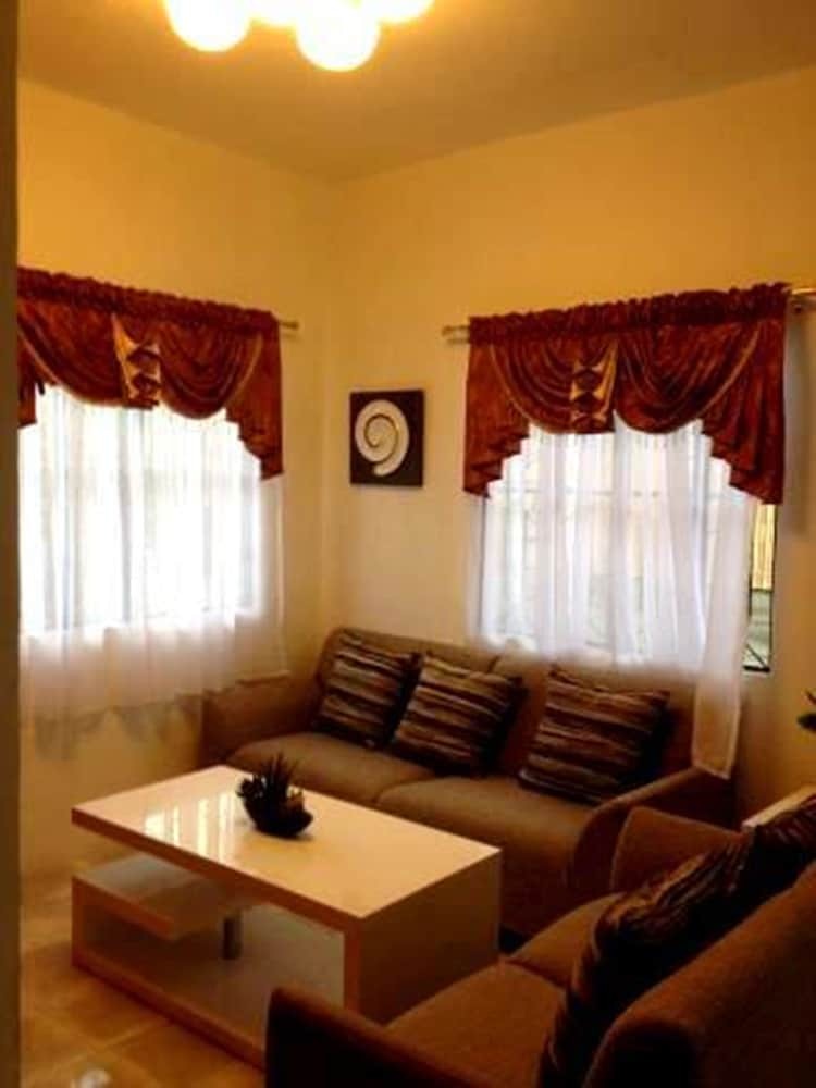 Hotel Roy's Cabin Suites
