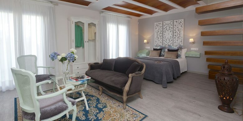Hotel Total Marbella Suites Noise Isolation