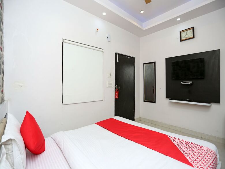 Oyo 13576 Hotel Residency