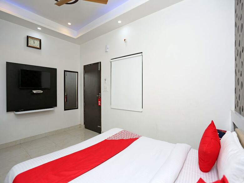 Oyo 13576 Hotel Residency