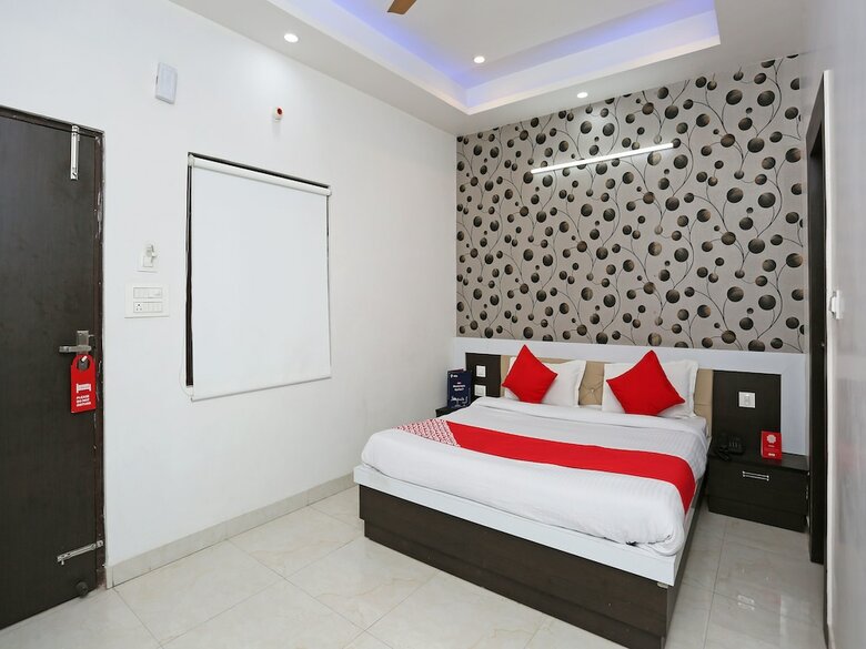 Oyo 13576 Hotel Residency