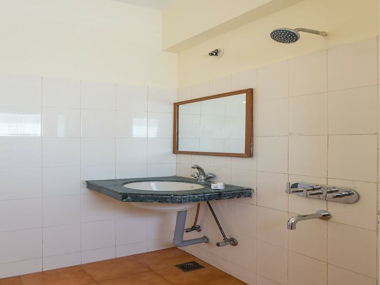 Oyo 14421 Hotel Grand Tower