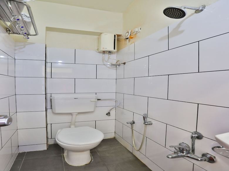 Hotel Oyo 15417 Red Rose