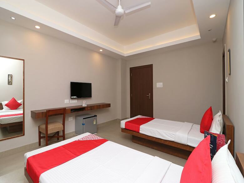 Hotel Oyo 13167 Nirvana Lodge