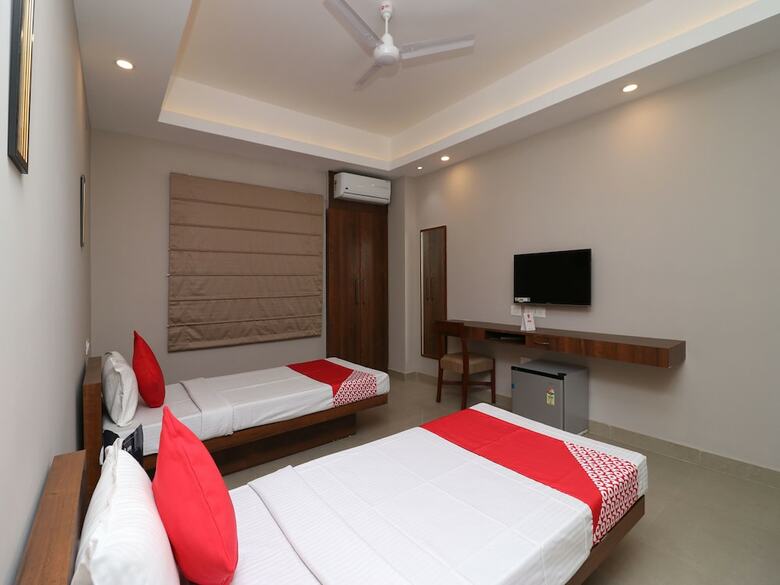 Hotel Oyo 13167 Nirvana Lodge