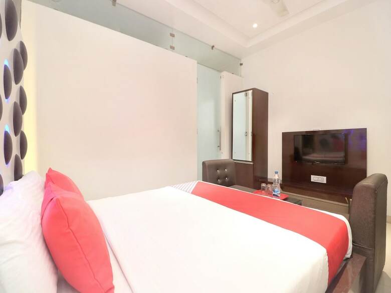 Oyo 14829 Hotel J Cruise