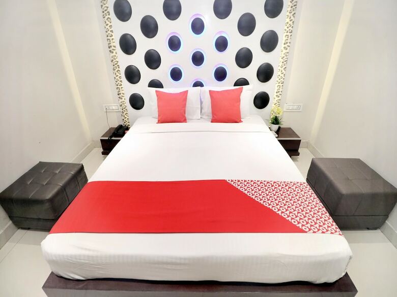 Oyo 14829 Hotel J Cruise