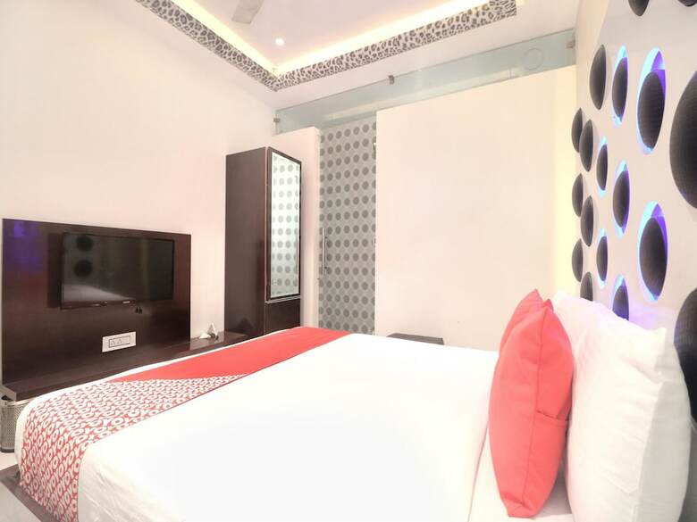 Oyo 14829 Hotel J Cruise