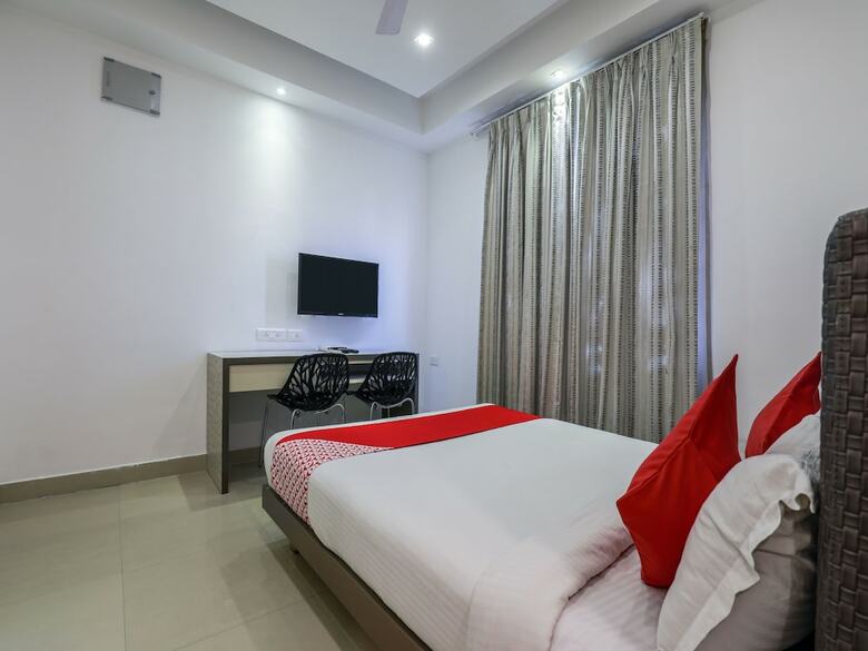 Hotel Oyo 14504 The Conclave