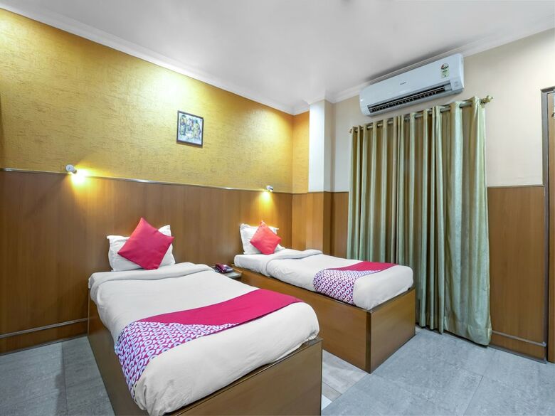 Oyo 7852 Hotel Embassy