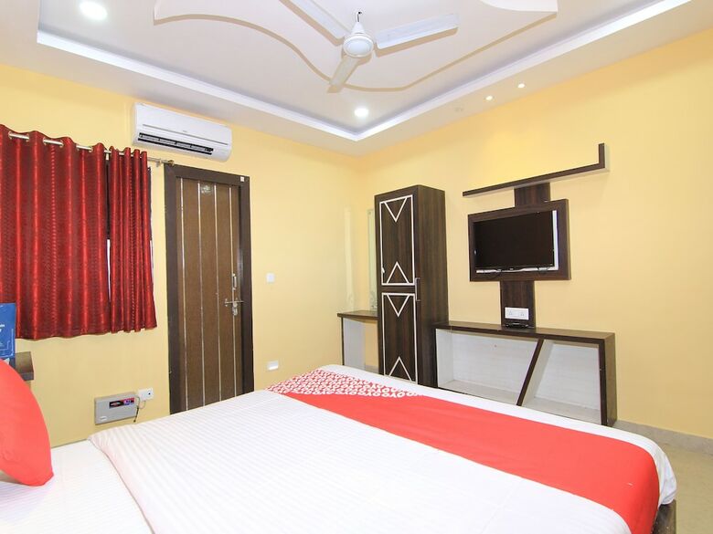 Apartamentos Oyo 14615 Aastha Krishna Dham