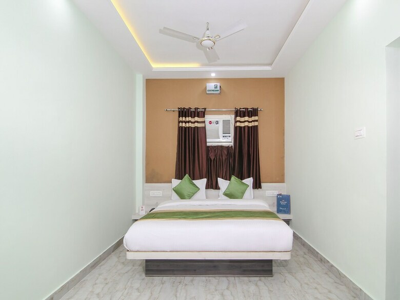 Hotel Oyo 6252 Deepak Palace