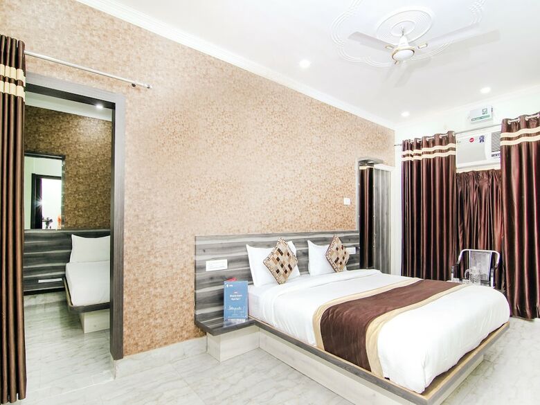 Hotel Oyo 6252 Deepak Palace