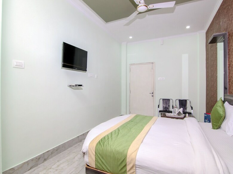 Hotel Oyo 6252 Deepak Palace