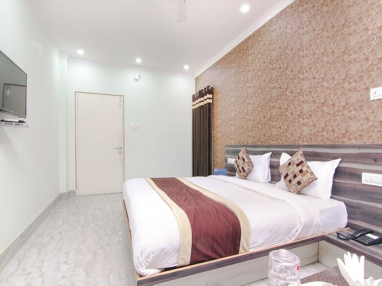 Hotel Oyo 6252 Deepak Palace