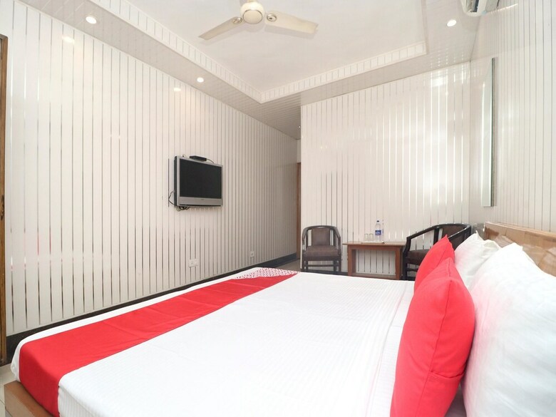 Oyo 14533 Hotel Mohan
